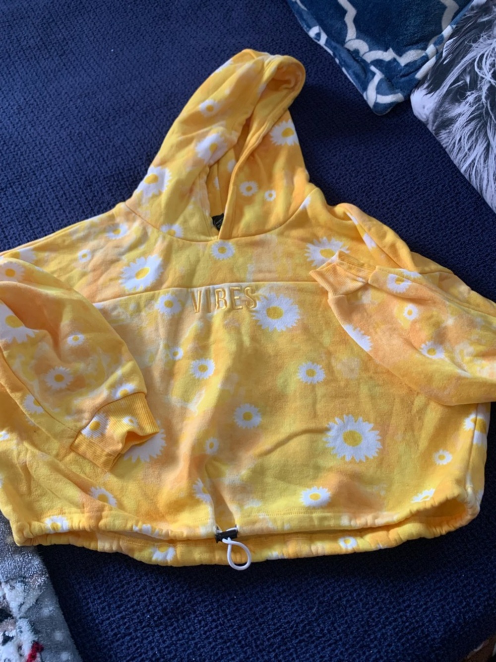 Yellow Daisy 'Vibes' Hooded Pullover Bnwot